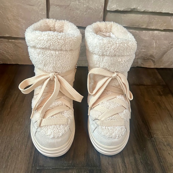 MONCLER Best-Selling Natural Darling Snow Boots Sz 38 NIB $960!! - Picture 2 of 8